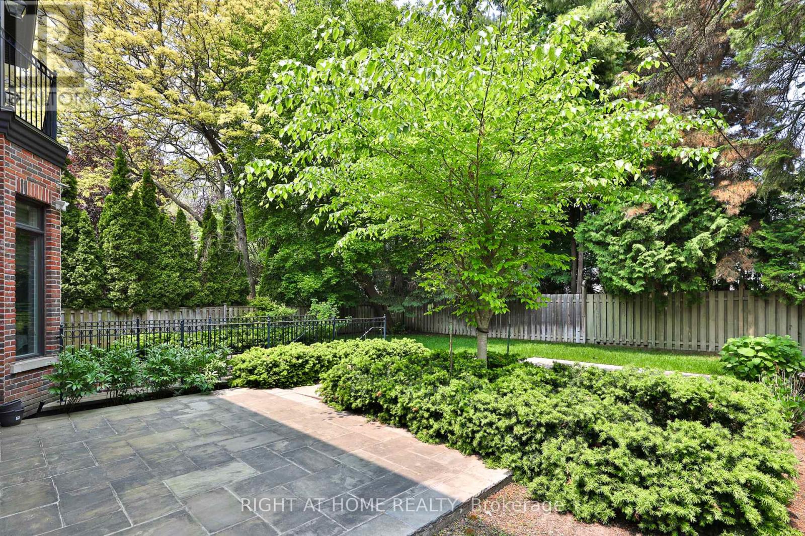 154 Munro Boulevard, Toronto, Ontario  M2P 1C8 - Photo 42 - C13669652