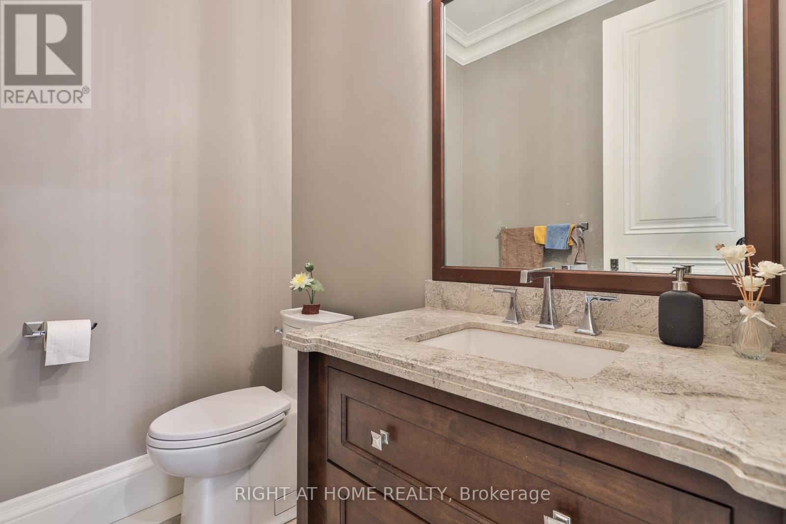 154 Munro Boulevard, Toronto, Ontario  M2P 1C8 - Photo 9 - C13669652