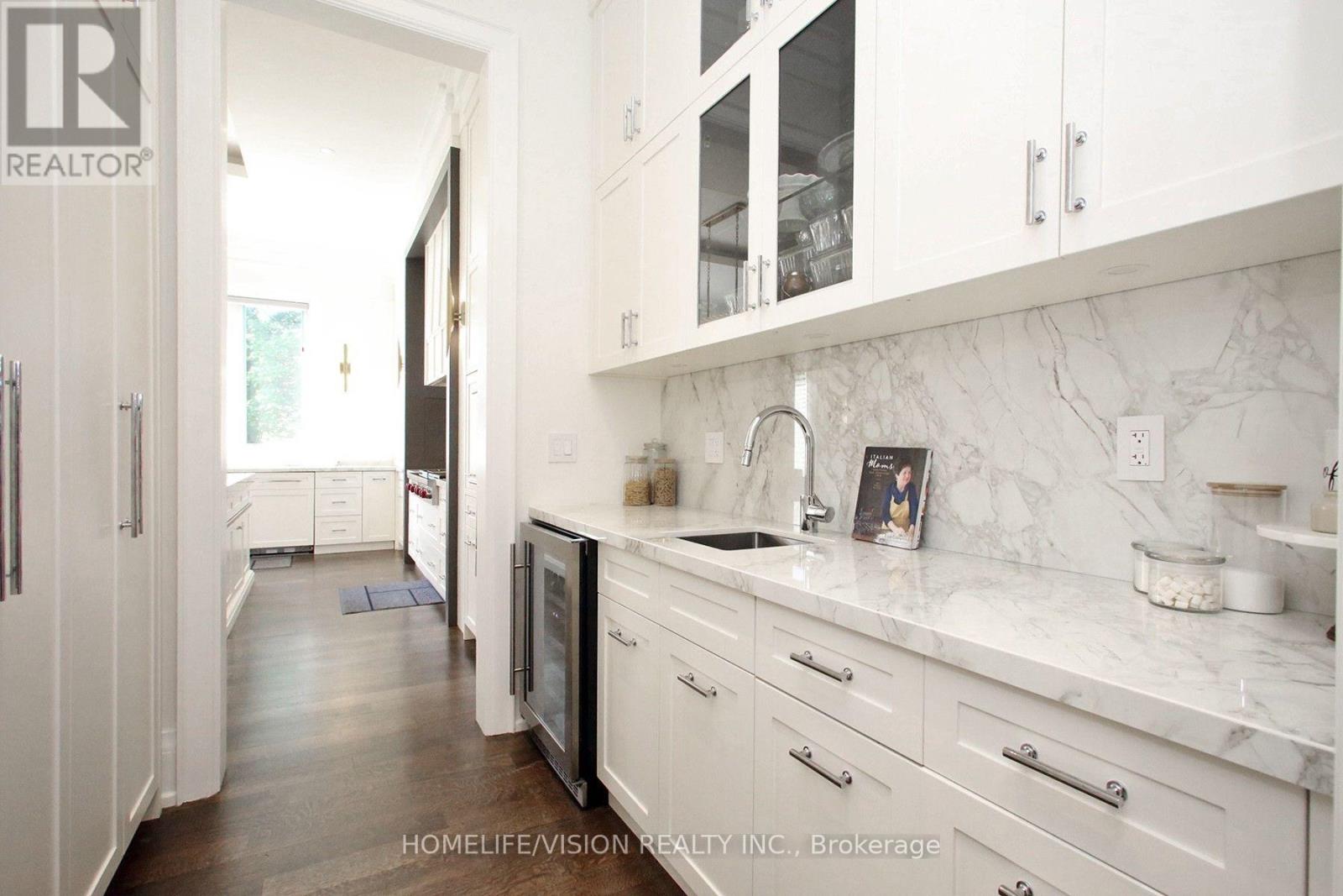 35 Longwood Drive S, Toronto, Ontario  M3B 1T9 - Photo 21 - C13669680