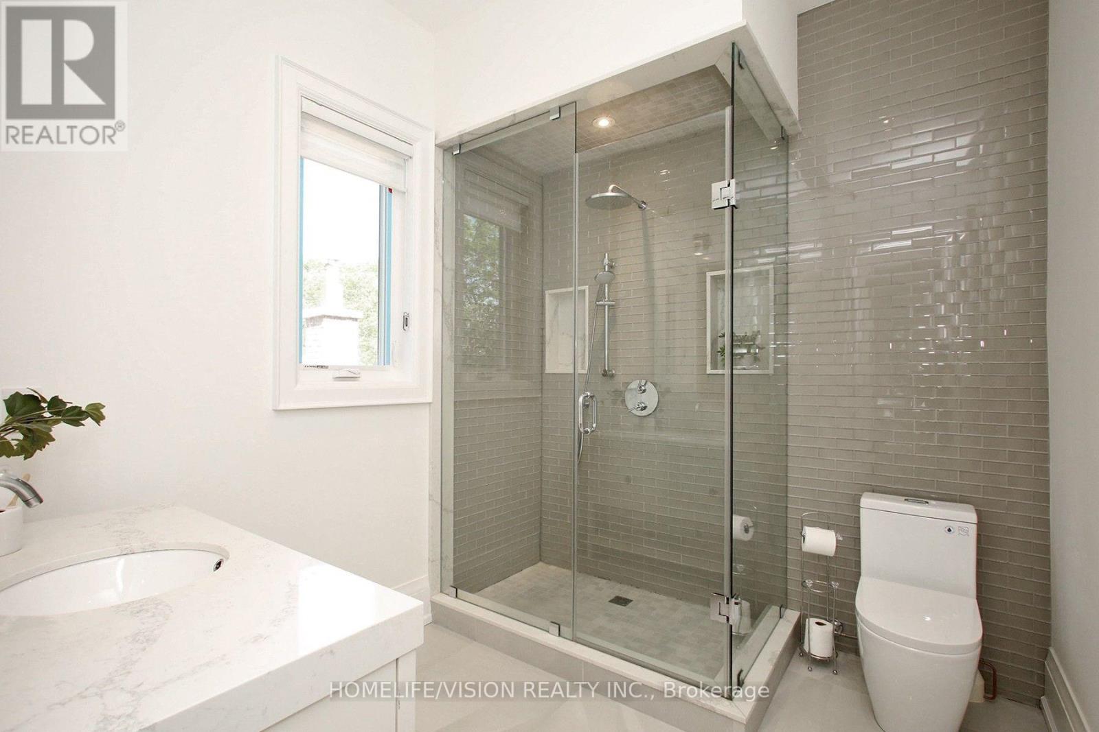 35 Longwood Drive S, Toronto, Ontario  M3B 1T9 - Photo 30 - C13669680