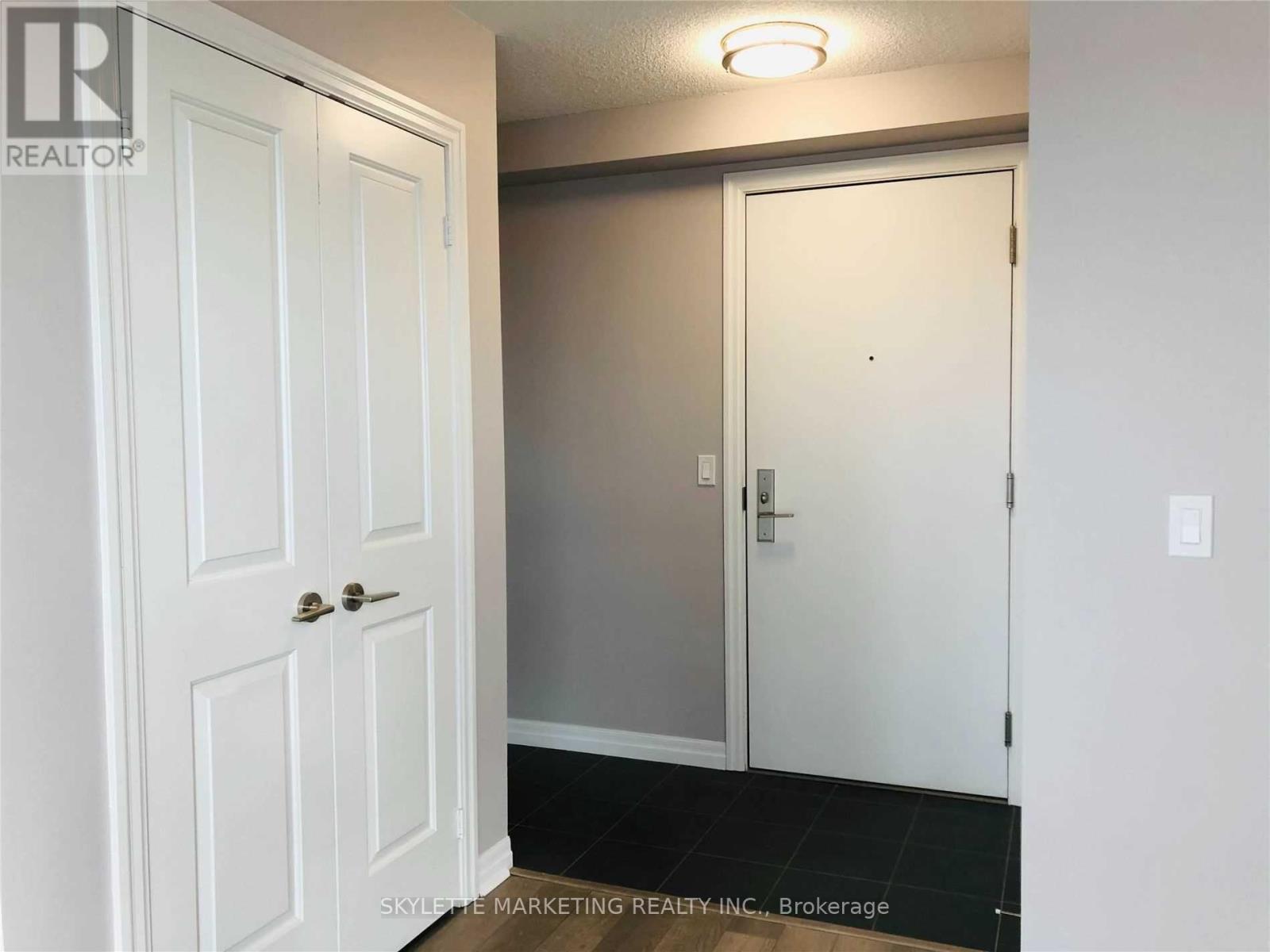 2203 - 275 Yorkland Road, Toronto, Ontario  M2J 0B4 - Photo 2 - C13669728