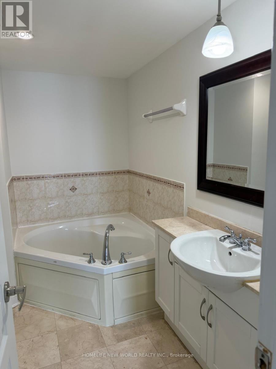 3 - 426 Kenneth Avenue, Toronto, Ontario  M2N 4W3 - Photo 4 - C13669736