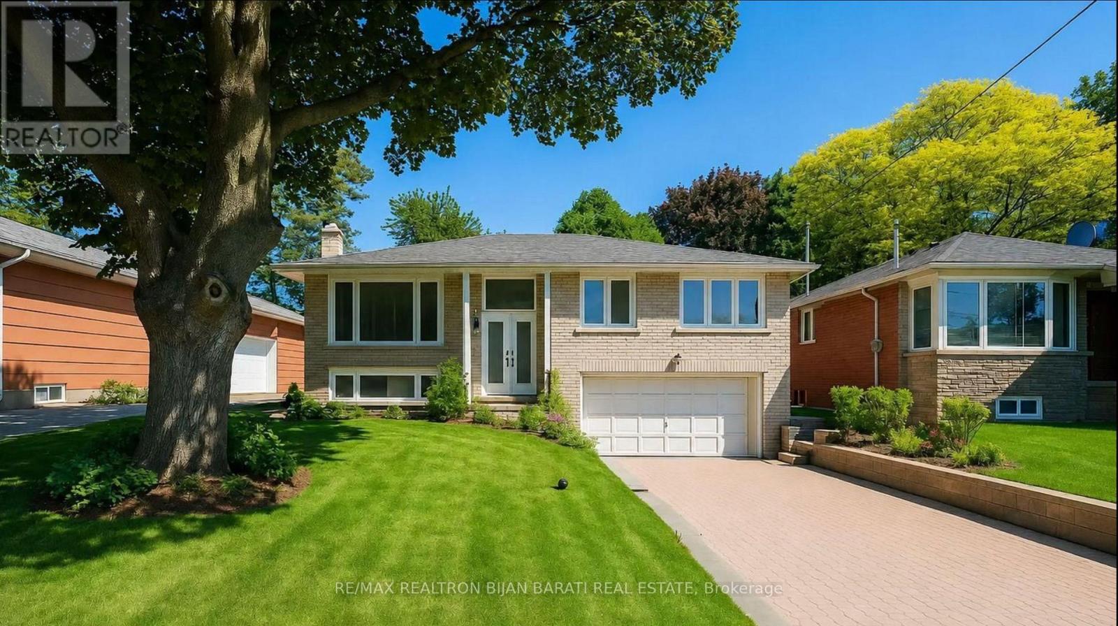 33 SUMNER HEIGHTS DRIVE, Toronto, Ontario
