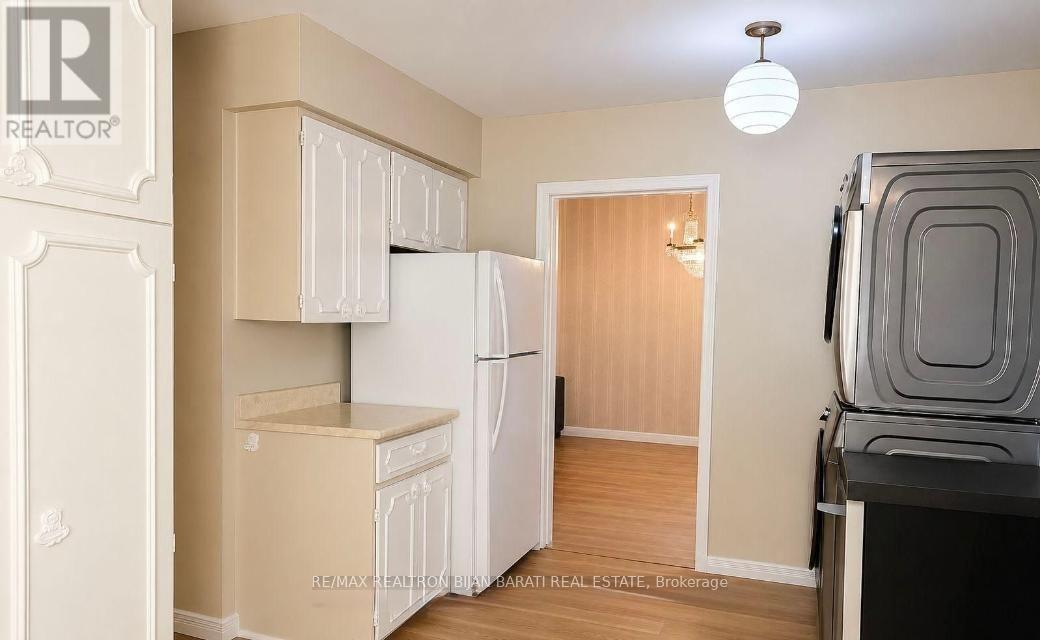 33 Sumner Heights Drive, Toronto, Ontario  M2K 1Y2 - Photo 9 - C13669756