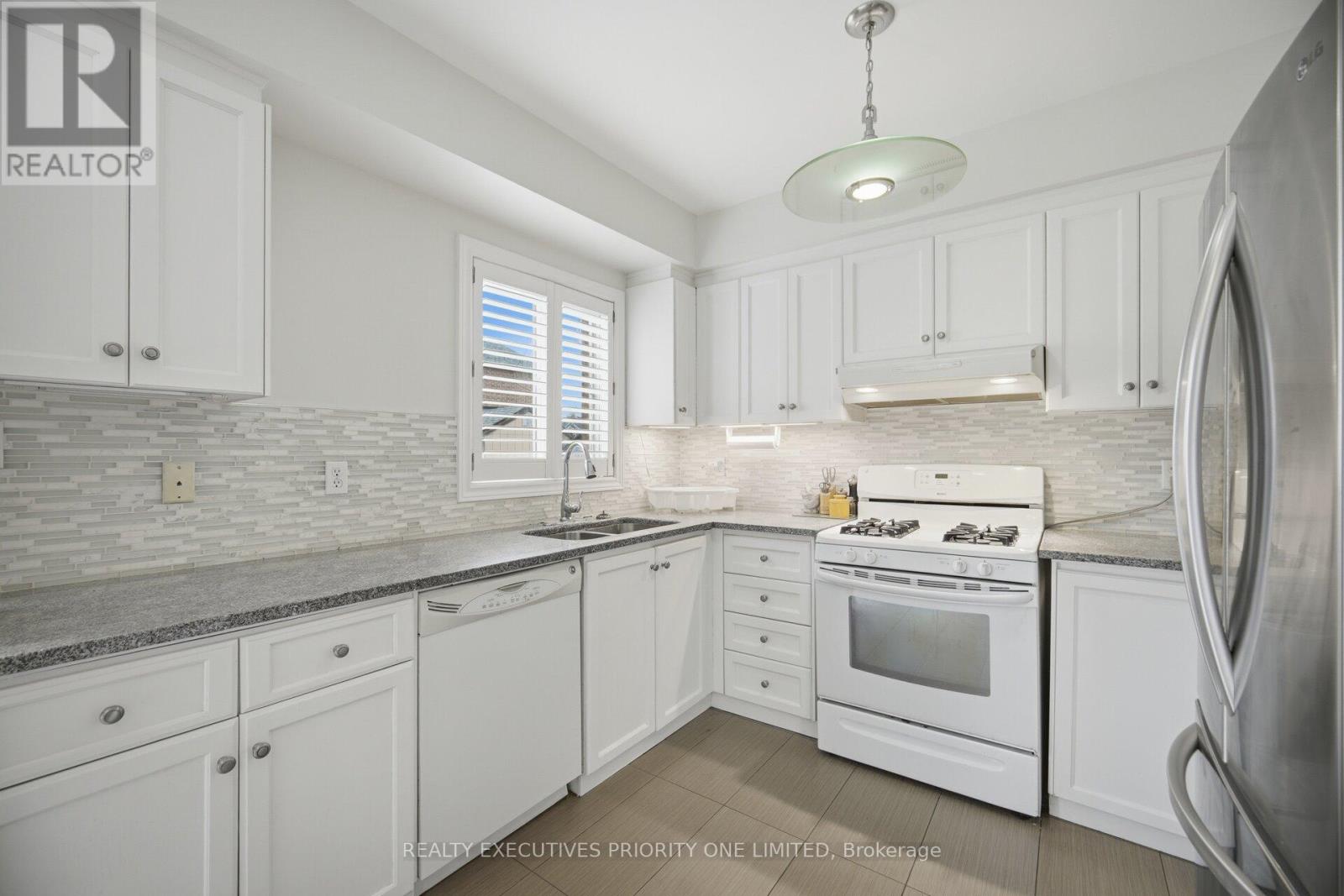 24 Archbury Circle, Caledon, Ontario  L7E 2H7 - Photo 10 - W13669730
