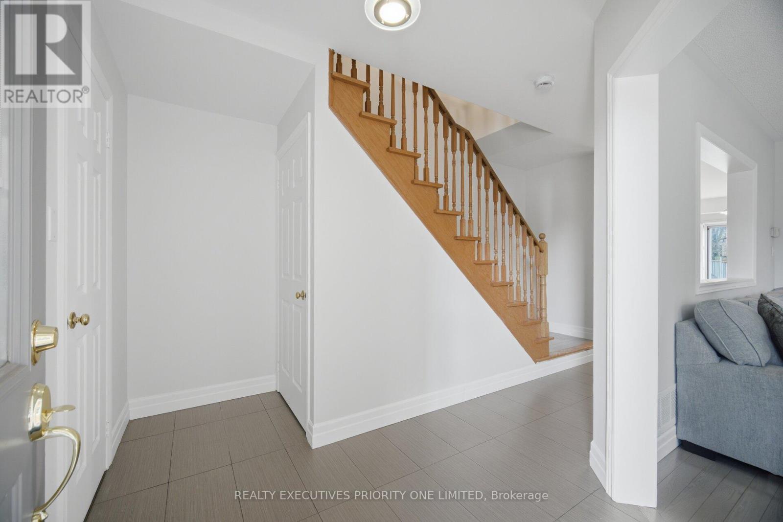 24 Archbury Circle, Caledon, Ontario  L7E 2H7 - Photo 3 - W13669730