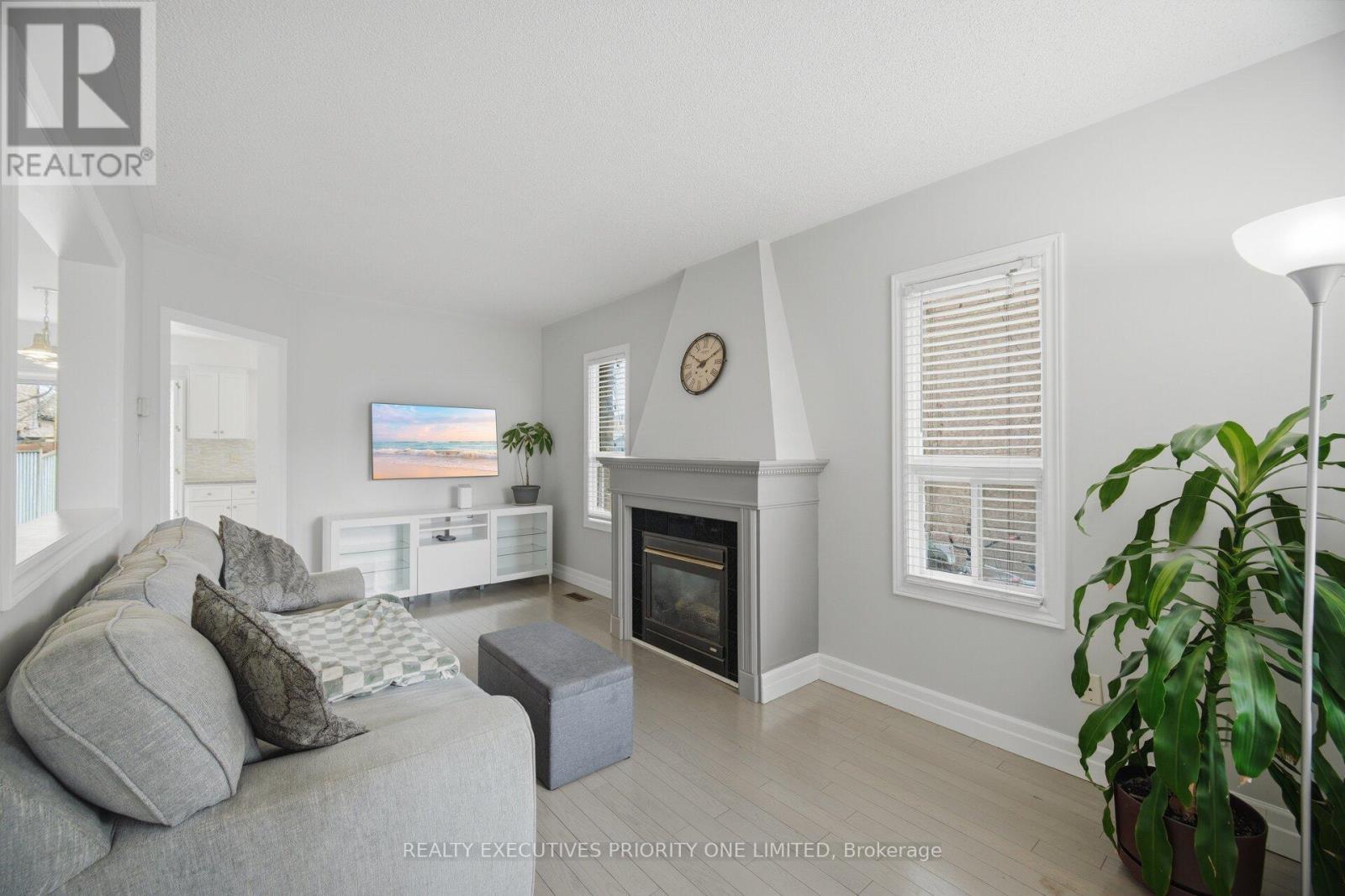 24 Archbury Circle, Caledon, Ontario  L7E 2H7 - Photo 4 - W13669730