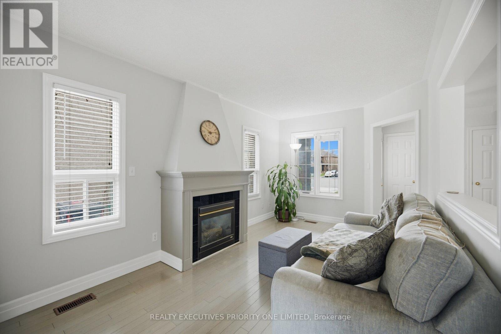 24 Archbury Circle, Caledon, Ontario  L7E 2H7 - Photo 5 - W13669730