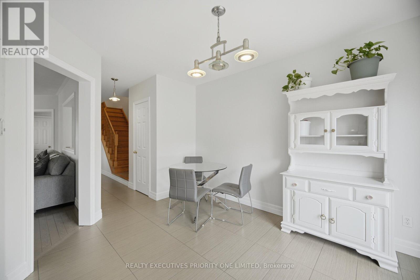 24 Archbury Circle, Caledon, Ontario  L7E 2H7 - Photo 7 - W13669730