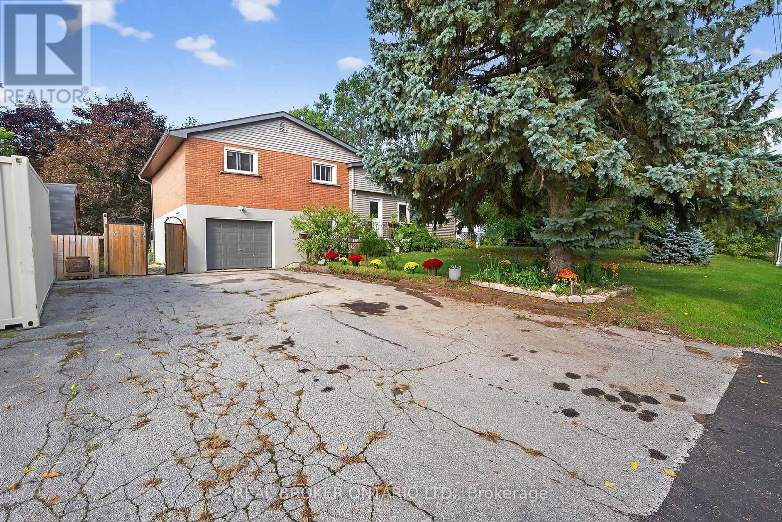 312 Old Guelph Road, Hamilton, Ontario  L9H 5W4 - Photo 3 - X13669712