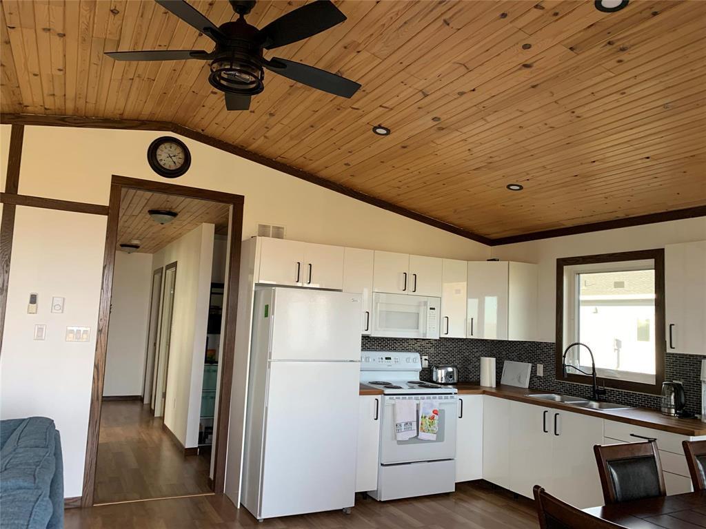 55 Beckville Drive, Alonsa, Manitoba  R0C 3A9 - Photo 8 - 202620259