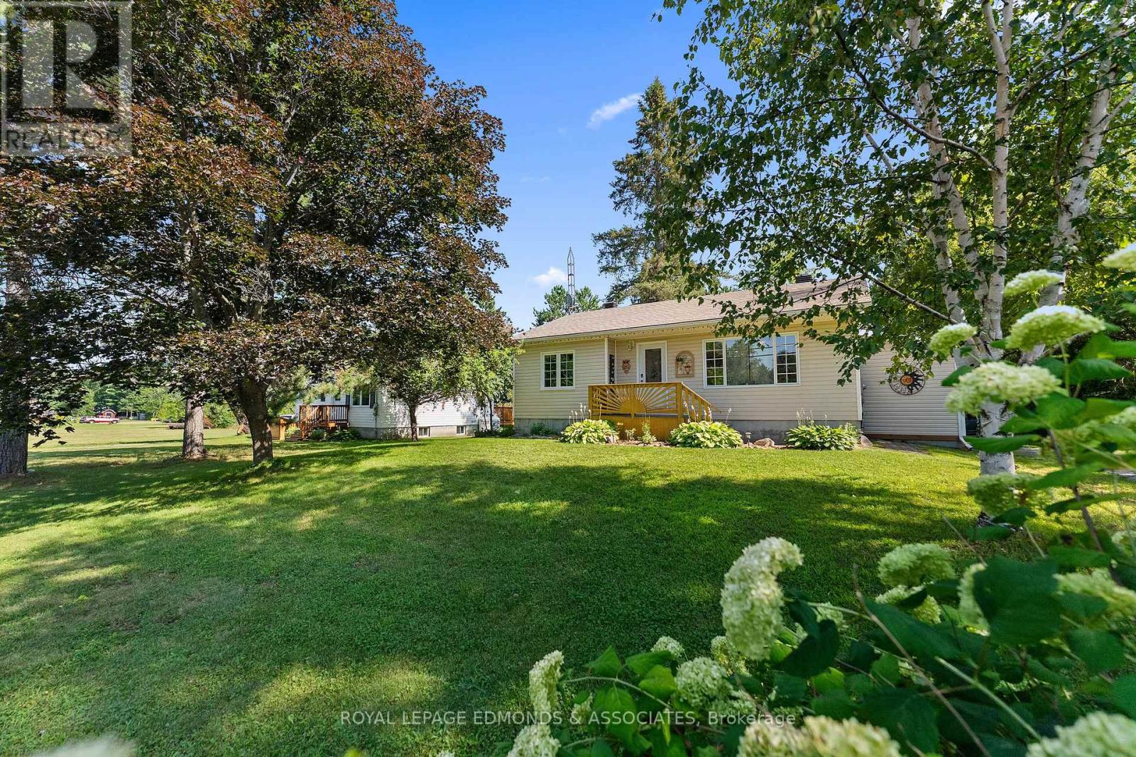 11132 & 11140 Round Lake Road, Laurentian Valley, Ontario  K8A 6W8 - Photo 2 - X13669794