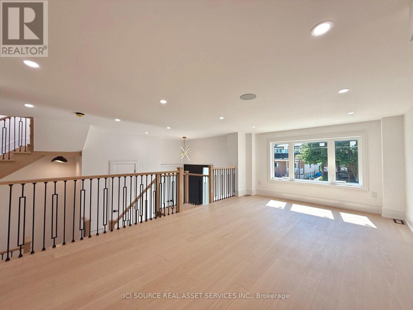 21 Vanbrugh Avenue, Toronto, Ontario  M1N 3S8 - Photo 5 - E13669774