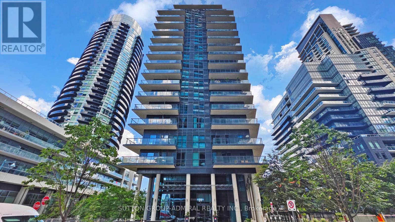 Th 104 - 39 Annie Craig Drive, Toronto, Ontario M8V 0C5 - Photo 1 - W13669786
