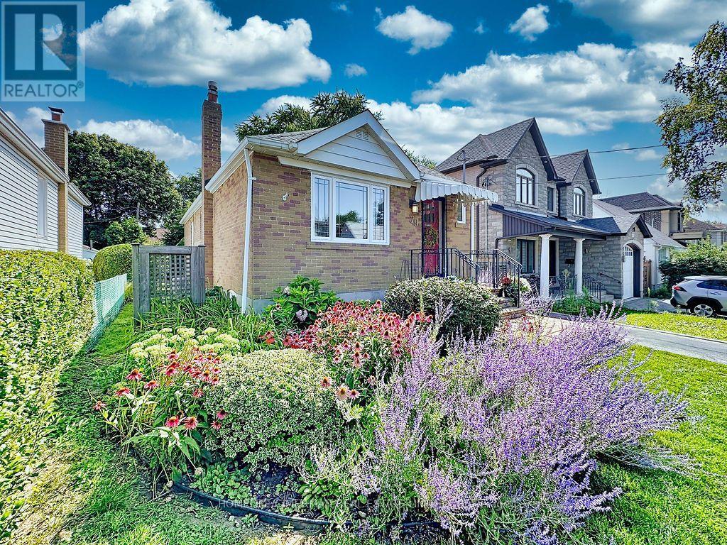 79 Neilson Avenue, Toronto, Ontario  M1M 2S5 - Photo 2 - E13669044