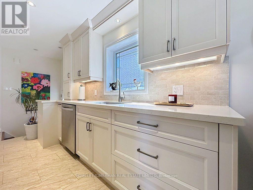 79 Neilson Avenue, Toronto, Ontario  M1M 2S5 - Photo 5 - E13669044