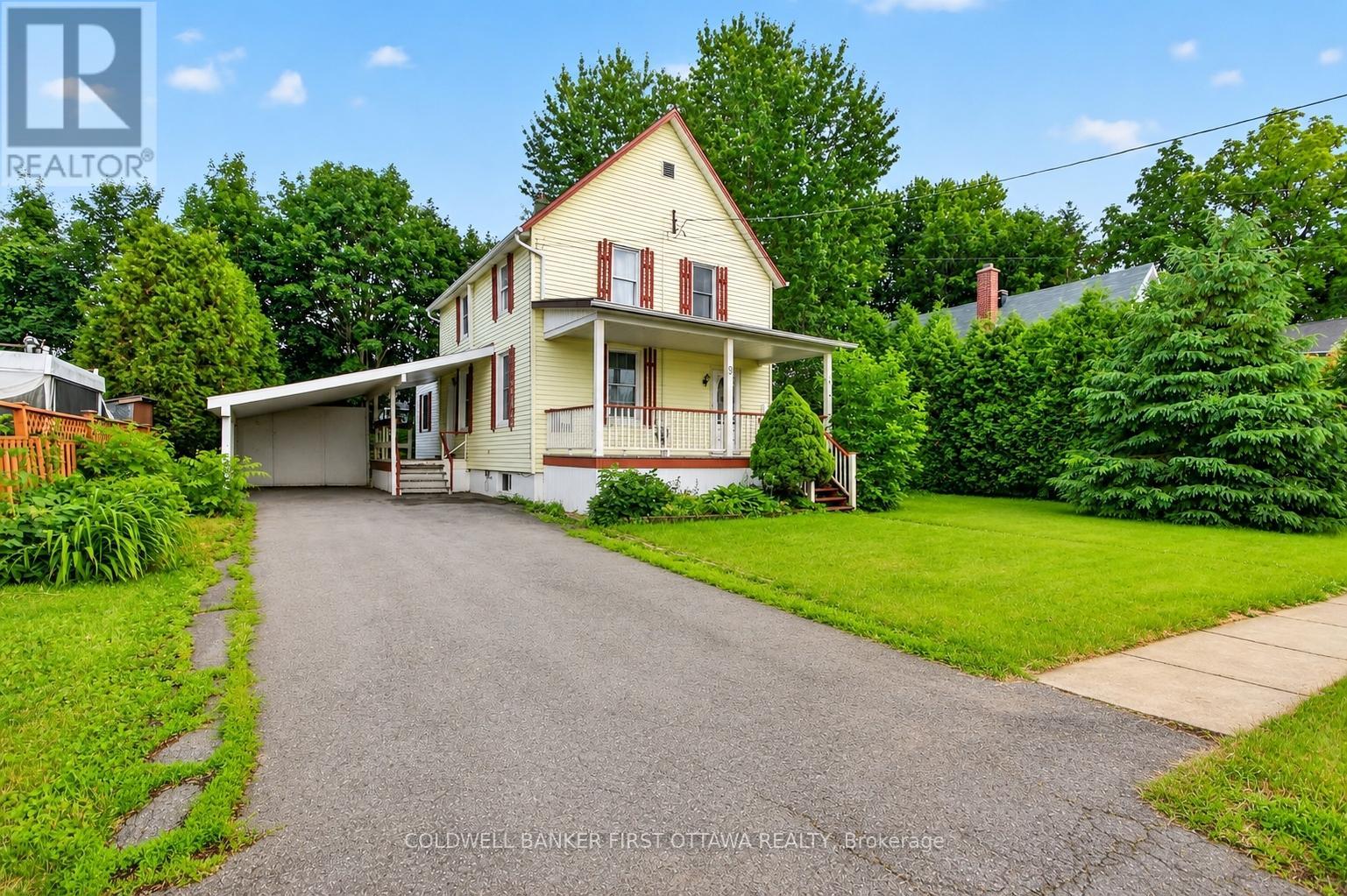 9 MAUD STREET, South Dundas, Ontario