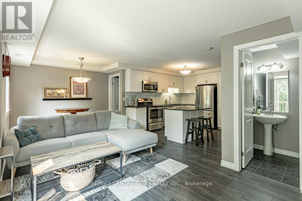 D - 243 Rachel Crescent, Kitchener, Ontario  N2R 0E2 - Photo 10 - X13669850