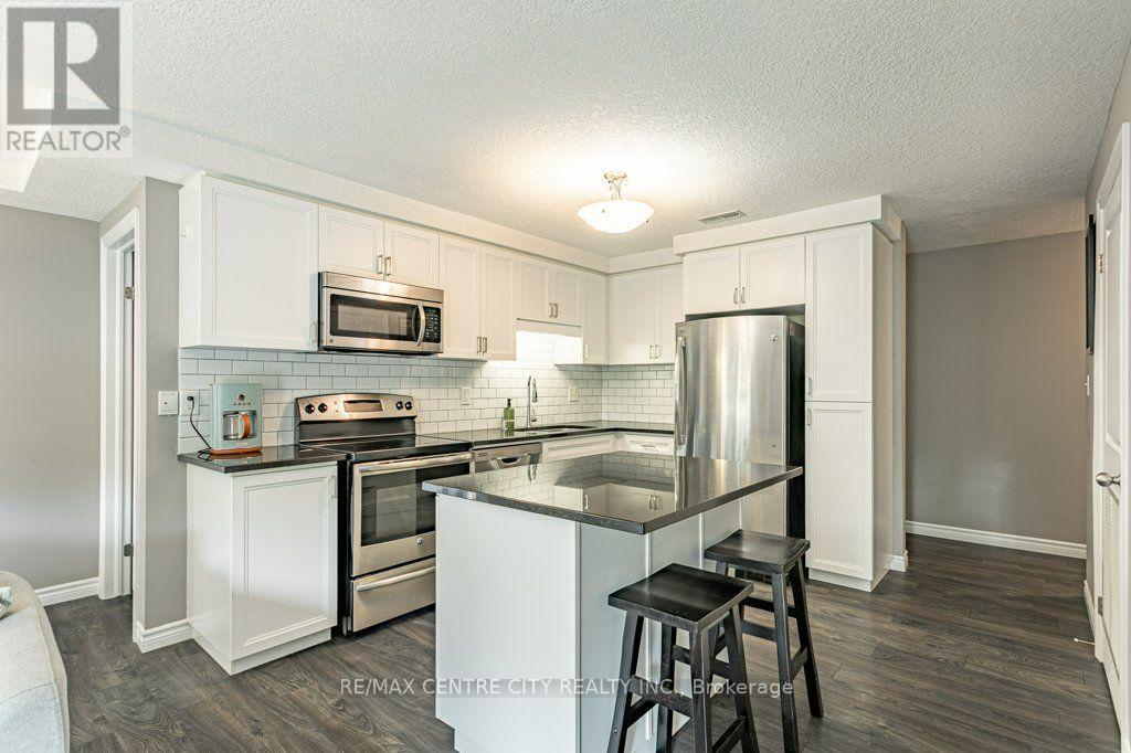 D - 243 Rachel Crescent, Kitchener, Ontario  N2R 0E2 - Photo 11 - X13669850