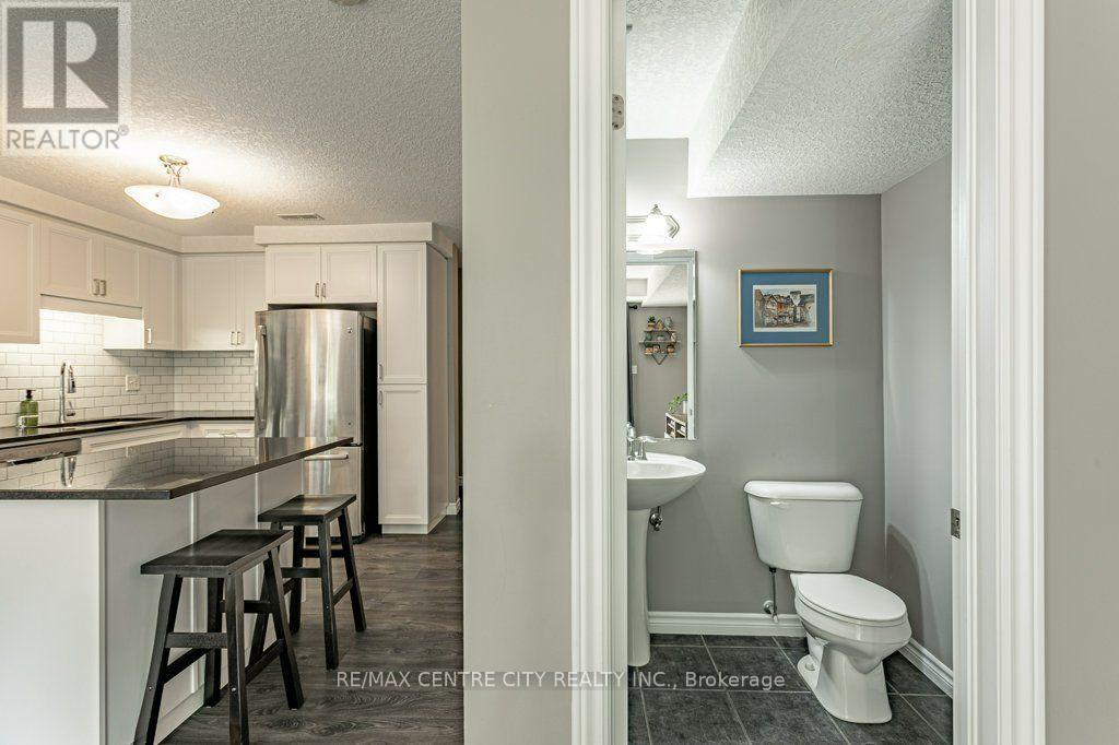 D - 243 Rachel Crescent, Kitchener, Ontario  N2R 0E2 - Photo 12 - X13669850