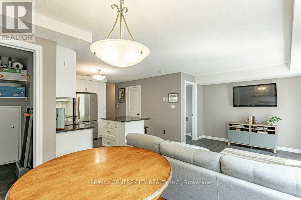D - 243 Rachel Crescent, Kitchener, Ontario  N2R 0E2 - Photo 13 - X13669850