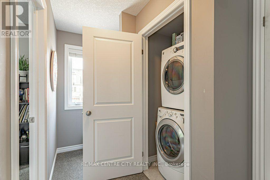 D - 243 Rachel Crescent, Kitchener, Ontario  N2R 0E2 - Photo 18 - X13669850