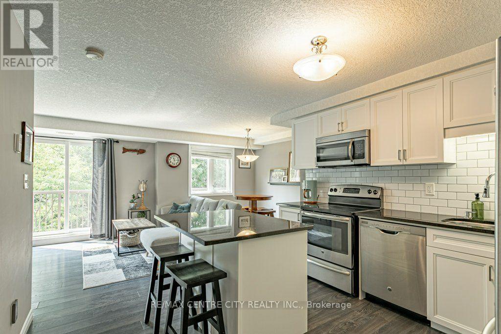 D - 243 Rachel Crescent, Kitchener, Ontario  N2R 0E2 - Photo 4 - X13669850