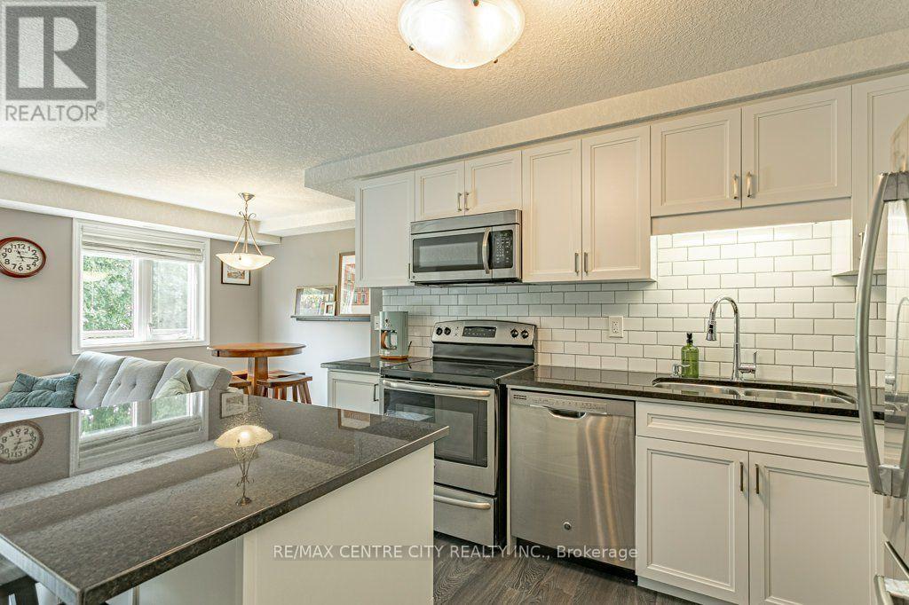 D - 243 Rachel Crescent, Kitchener, Ontario  N2R 0E2 - Photo 5 - X13669850