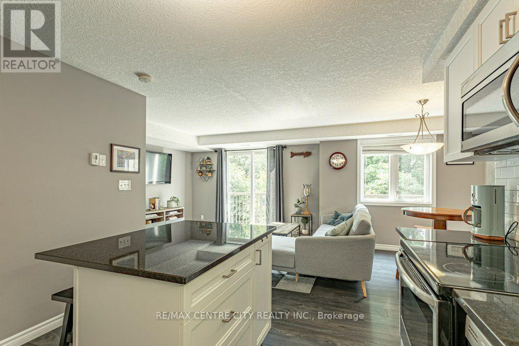 D - 243 Rachel Crescent, Kitchener, Ontario  N2R 0E2 - Photo 6 - X13669850