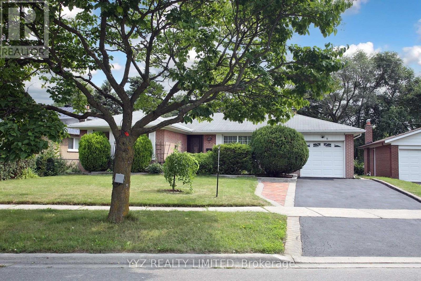 8 SNOWCREST AVENUE, Toronto, Ontario