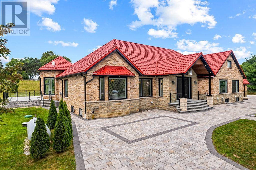 4 Loch Erne Lane, King (Nobleton), Ontario  L0G 1N0 - Photo 2 - N13669852