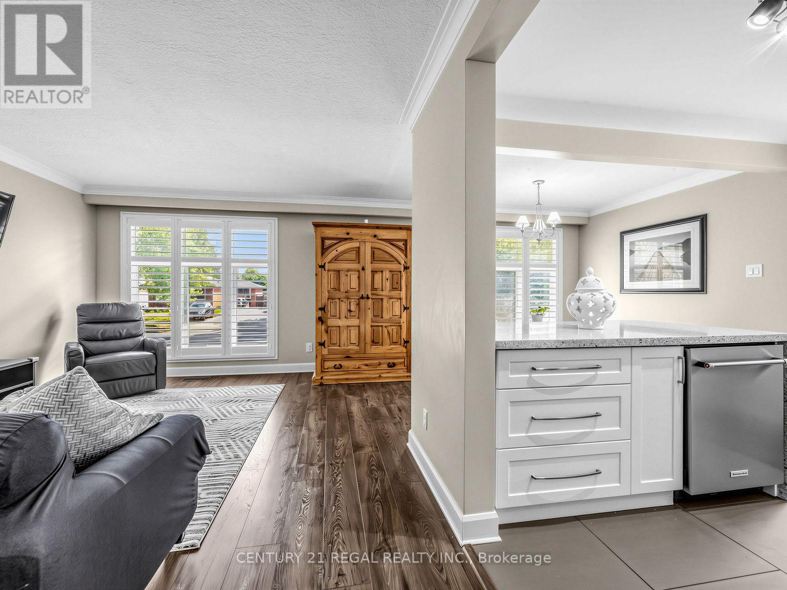 281 Thistle Down Boulevard, Toronto, Ontario  M9V 1K6 - Photo 13 - W13669828