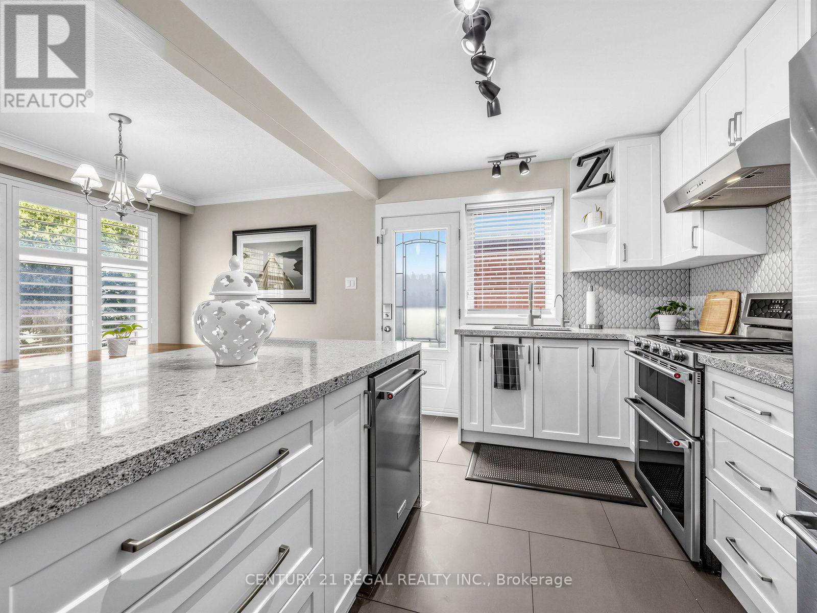 281 Thistle Down Boulevard, Toronto, Ontario  M9V 1K6 - Photo 15 - W13669828