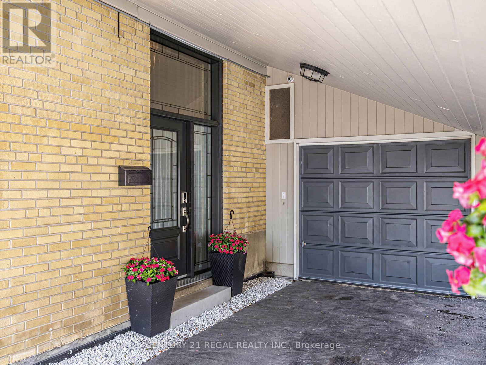281 Thistle Down Boulevard, Toronto, Ontario  M9V 1K6 - Photo 3 - W13669828