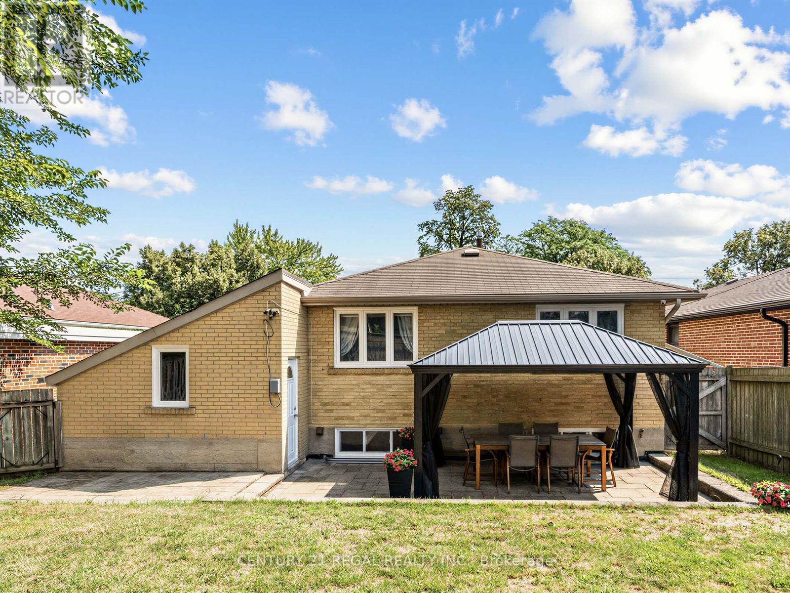 281 Thistle Down Boulevard, Toronto, Ontario  M9V 1K6 - Photo 35 - W13669828