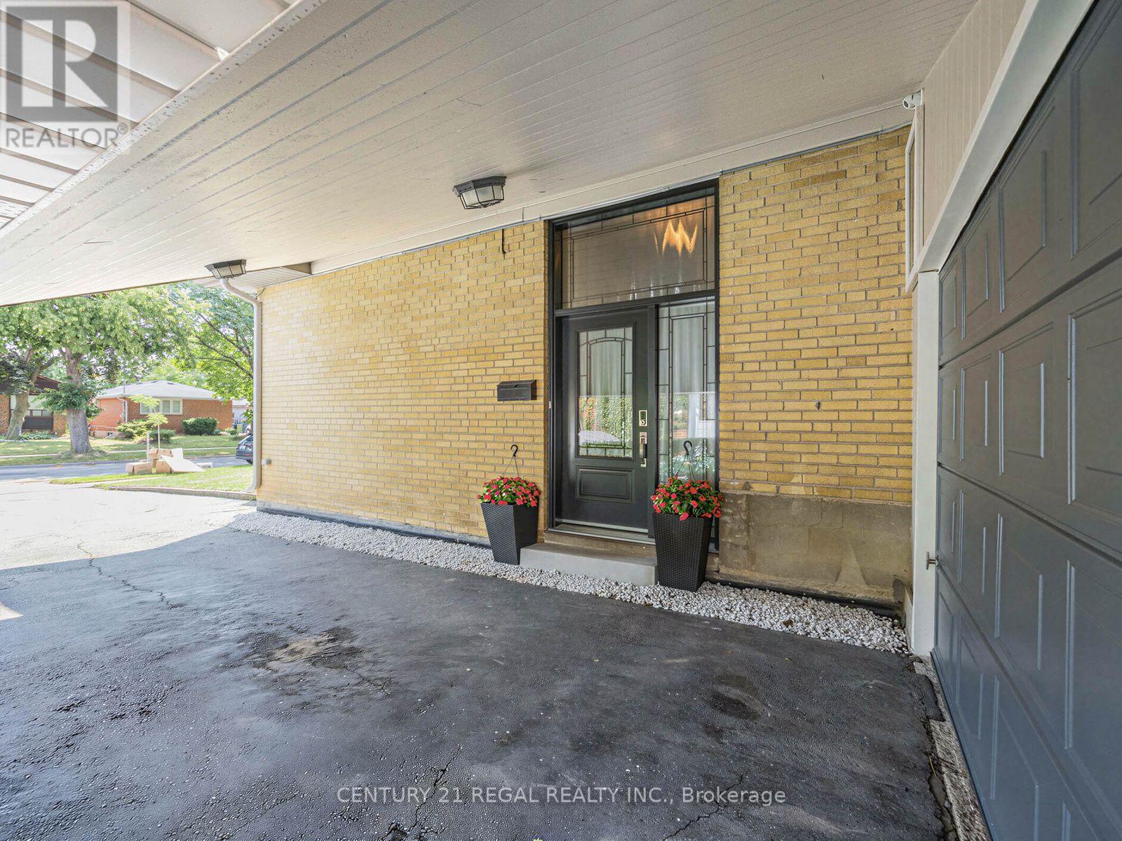 281 Thistle Down Boulevard, Toronto, Ontario  M9V 1K6 - Photo 4 - W13669828