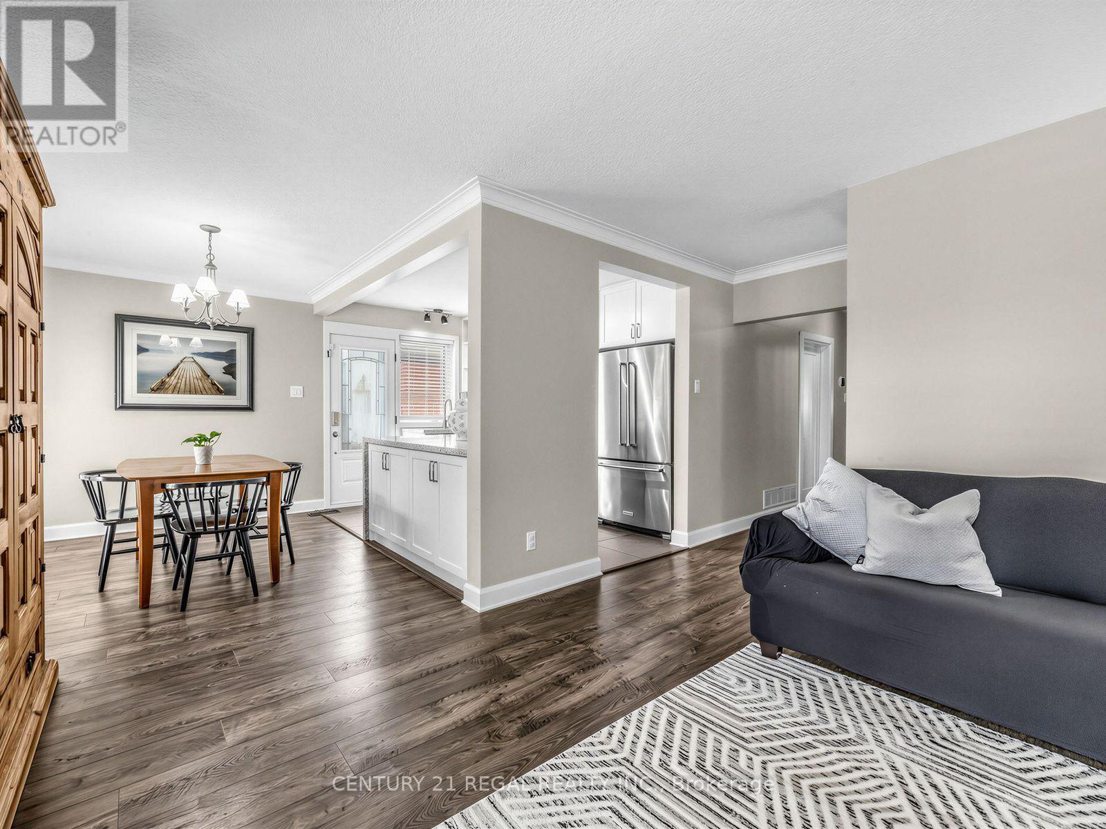 281 Thistle Down Boulevard, Toronto, Ontario  M9V 1K6 - Photo 9 - W13669828