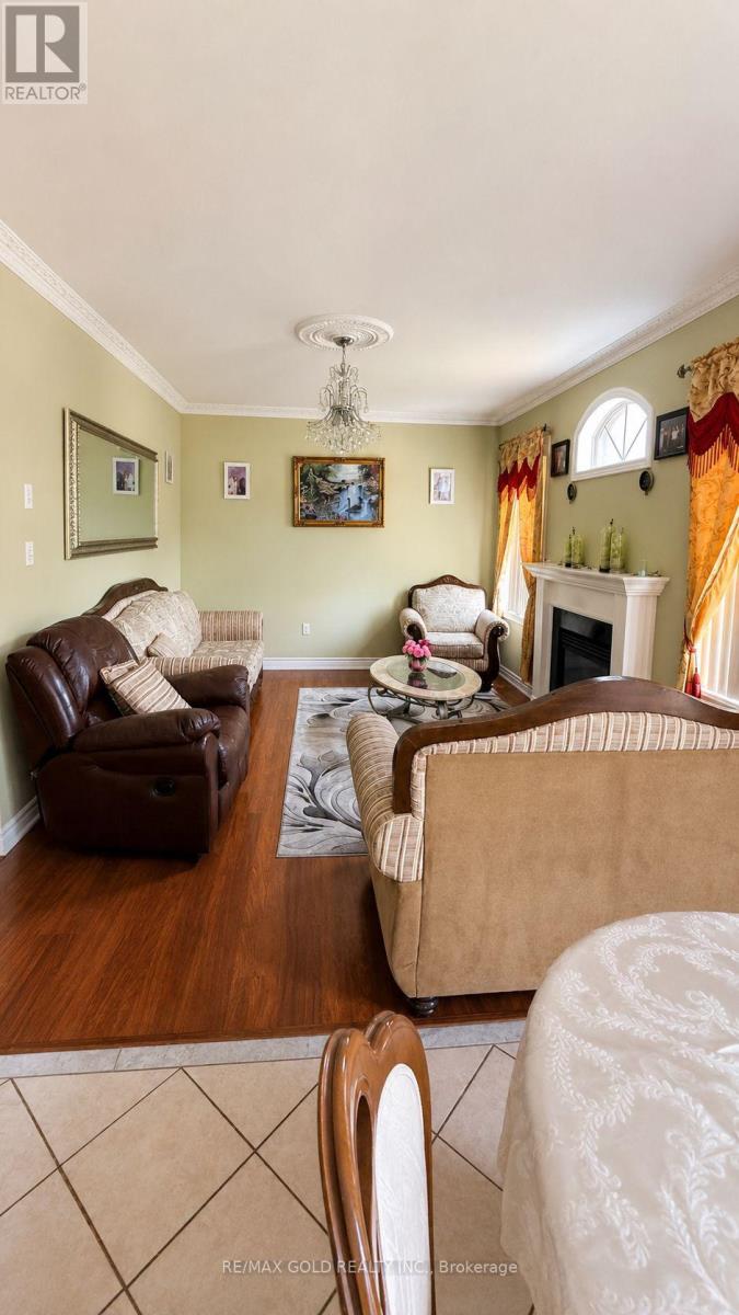 6 Stonemount Trail, Brampton, Ontario  L6R 0P8 - Photo 11 - W13669832