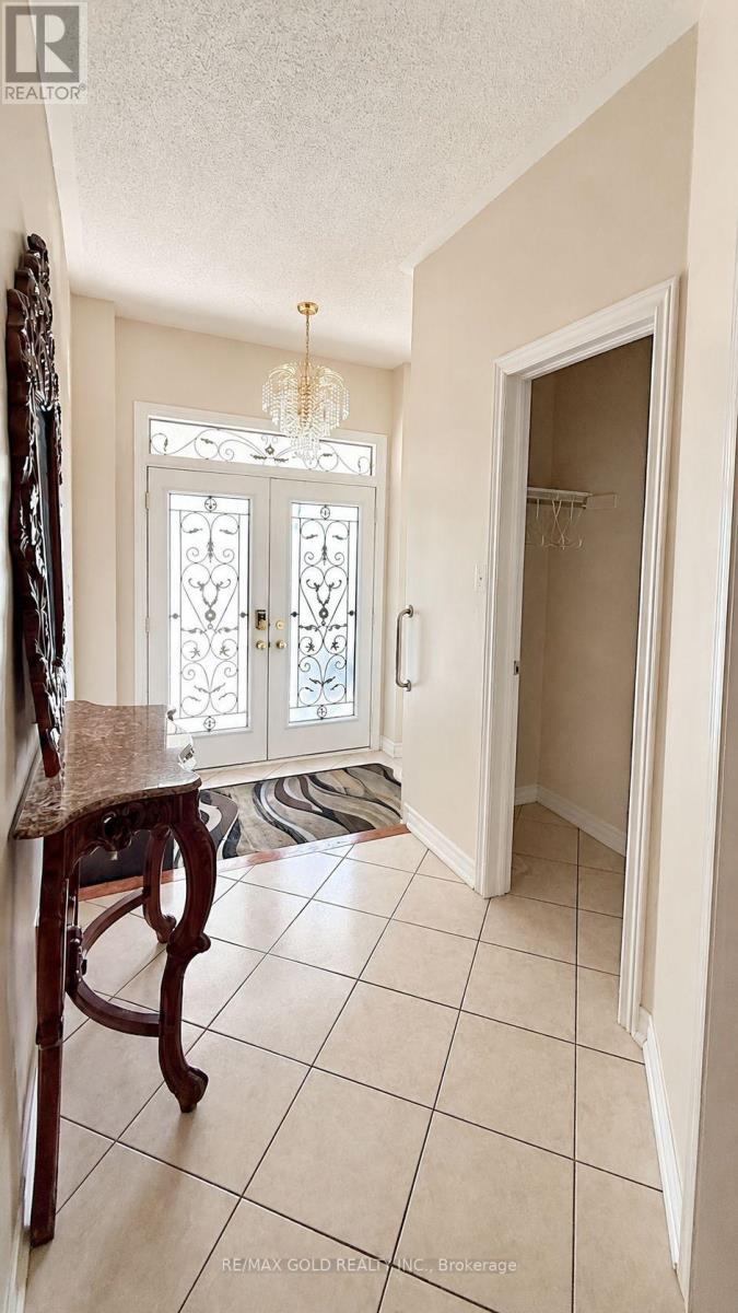 6 Stonemount Trail, Brampton, Ontario  L6R 0P8 - Photo 3 - W13669832