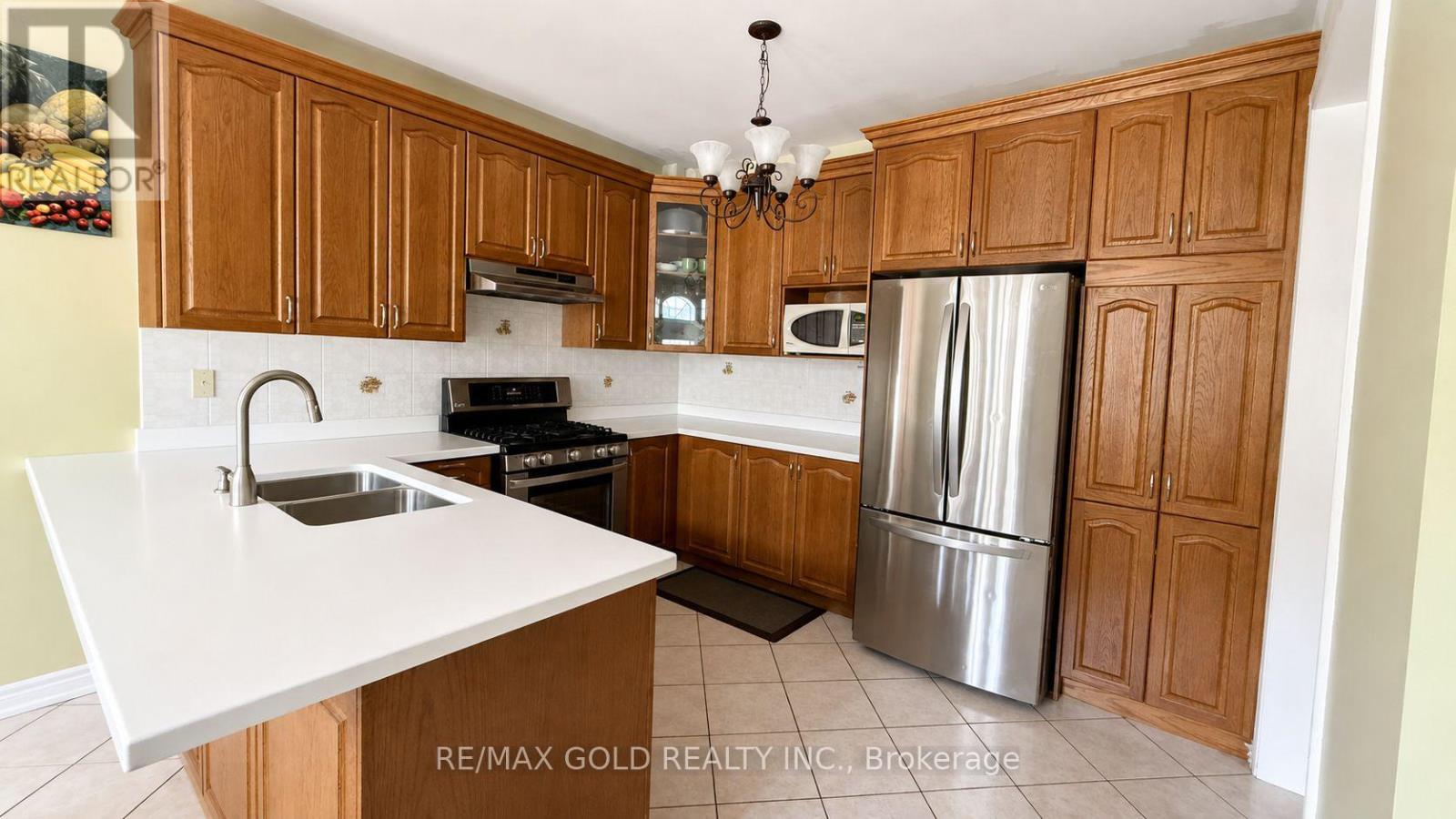 6 Stonemount Trail, Brampton, Ontario  L6R 0P8 - Photo 8 - W13669832
