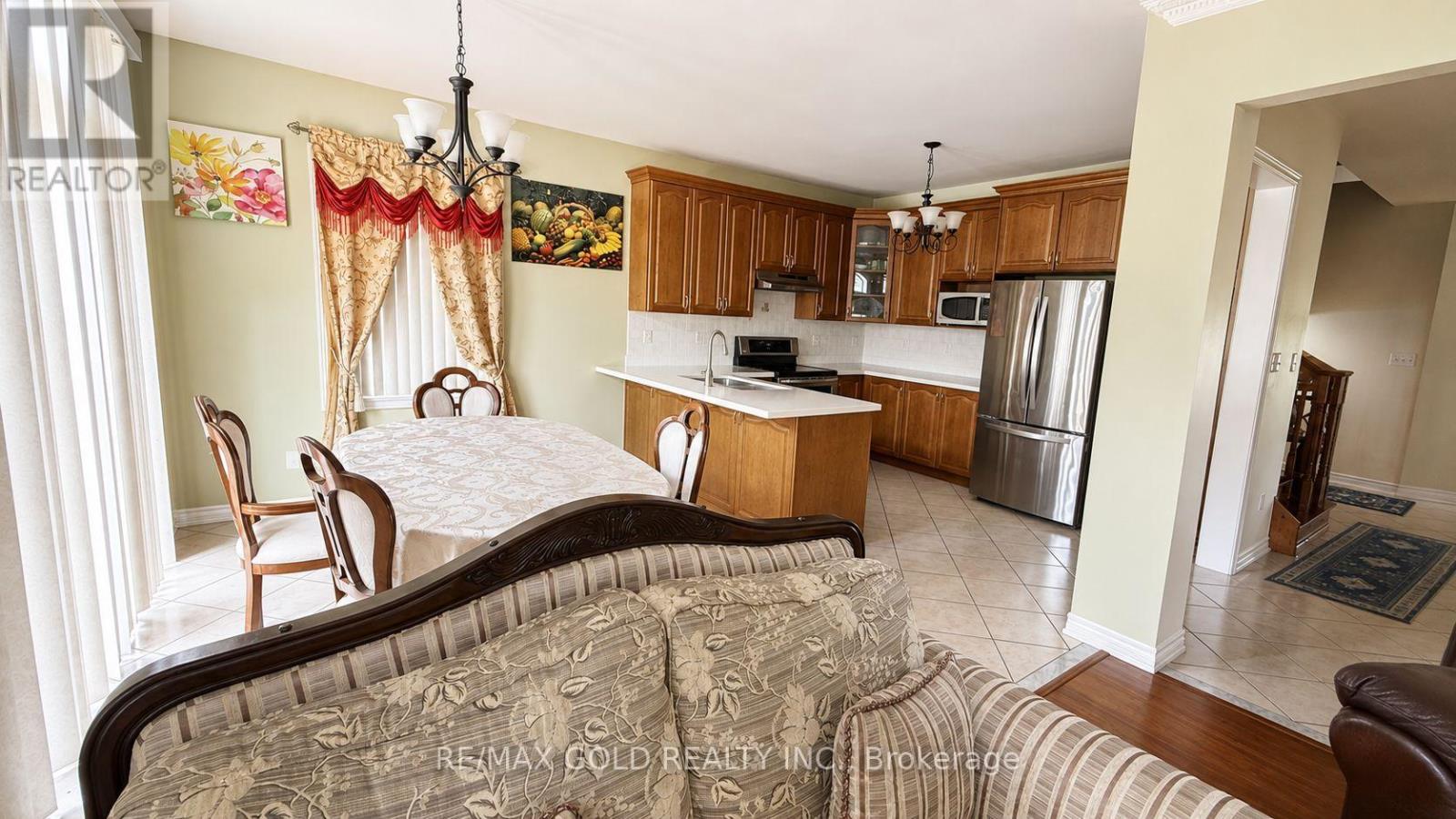 6 Stonemount Trail, Brampton, Ontario  L6R 0P8 - Photo 9 - W13669832
