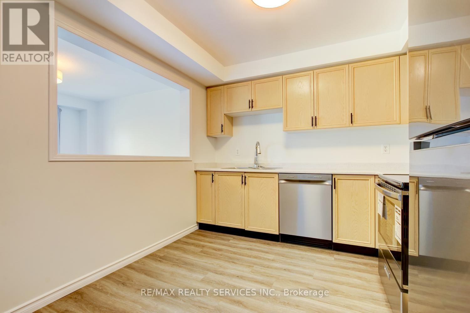 63 Herkes Drive, Brampton, Ontario  L6Y 5B2 - Photo 9 - W13669838