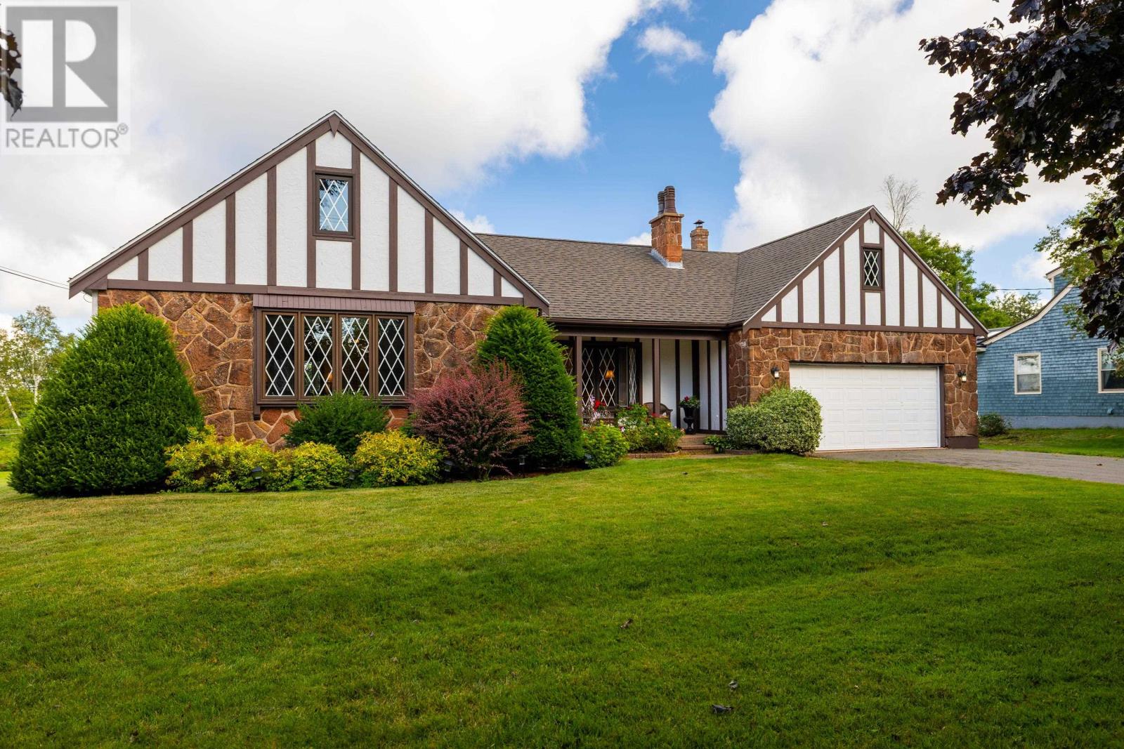 10 Battery Point Drive, Stratford, Prince Edward Island  C1B 2K6 - Photo 1 - 202620450
