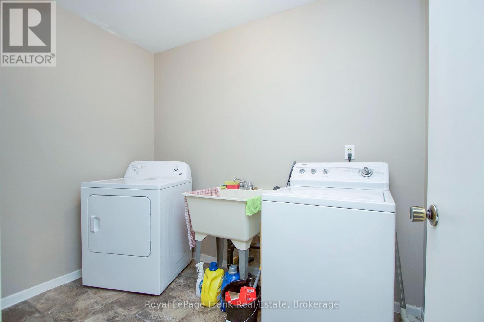 2131 Theoden Court, Pickering, Ontario  L1X 1Z9 - Photo 22 - E13669860