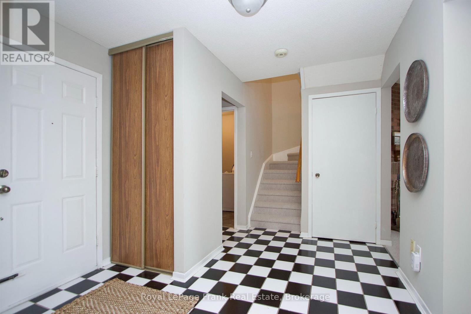 2131 Theoden Court, Pickering, Ontario  L1X 1Z9 - Photo 4 - E13669860