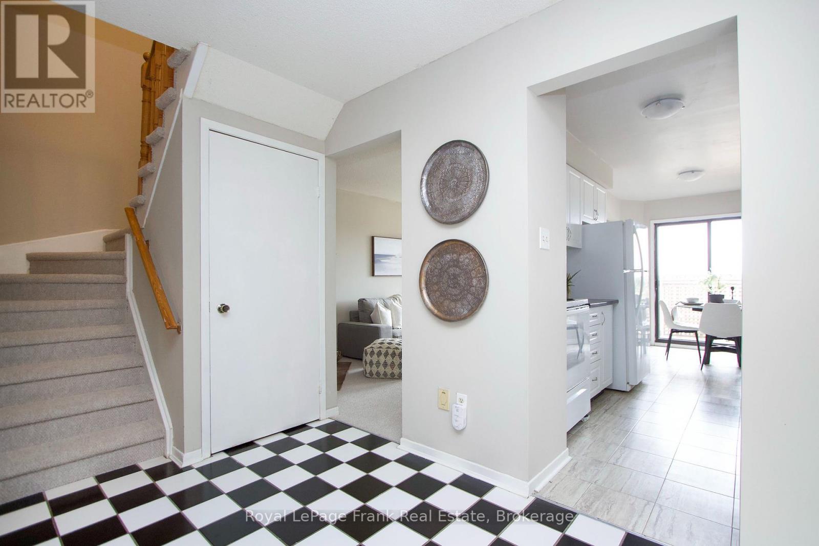 2131 Theoden Court, Pickering, Ontario  L1X 1Z9 - Photo 5 - E13669860