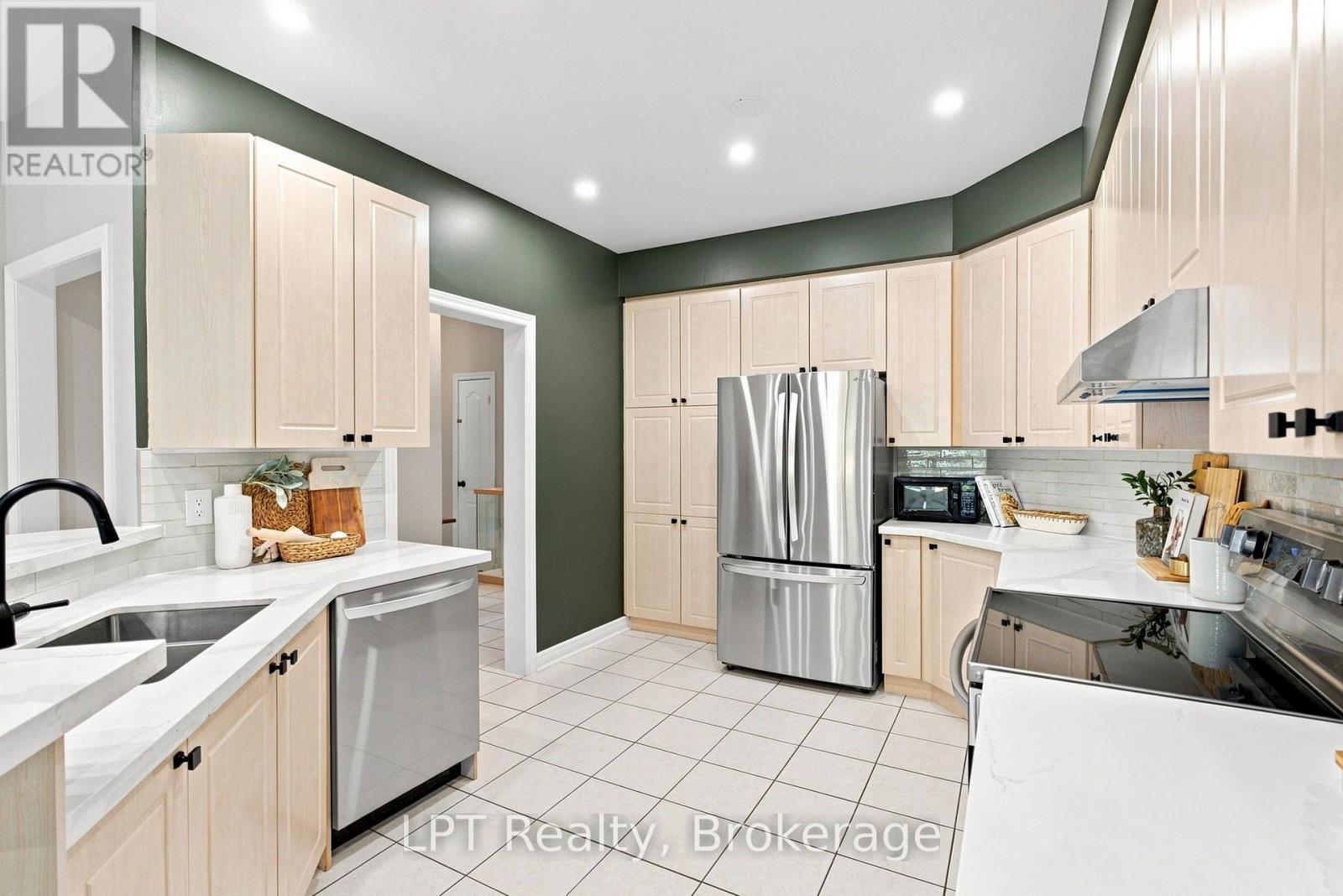 87 Darius Harns Drive, Whitby, Ontario  L1M 2G2 - Photo 8 - E13669978