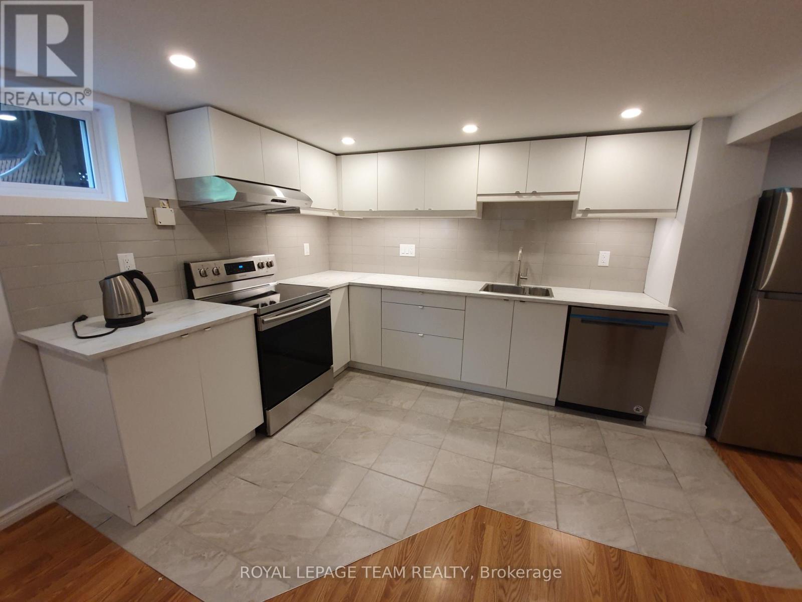 Upstrs - 1015 Pinecrest Road, Ottawa, Ontario K2B 6B6 - Photo 12 - X13669888
