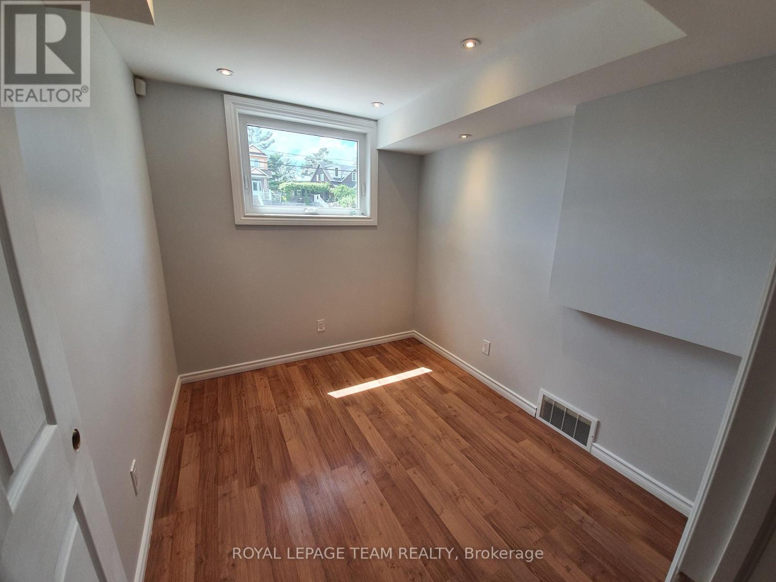 Upstrs - 1015 Pinecrest Road, Ottawa, Ontario K2B 6B6 - Photo 13 - X13669888