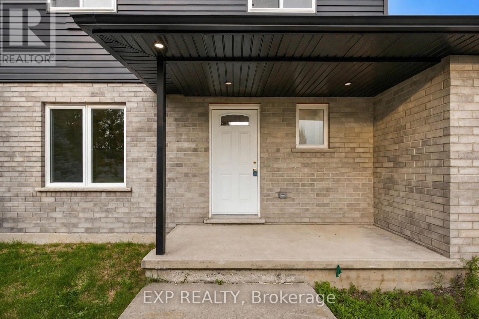 5 Vera Street, Haldimand (Nanticoke), Ontario N0A 1J0 - Photo 3 - X13669866